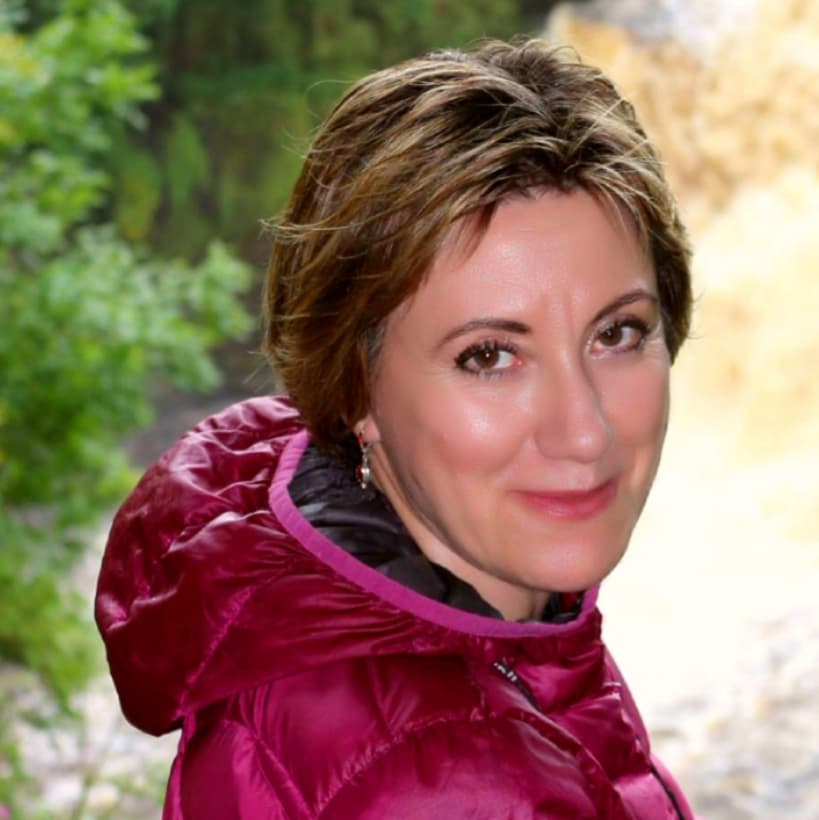 Photo of Elena Leschen, Md