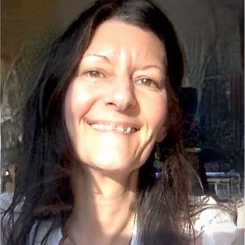 Photo of Elizabeth Arnold