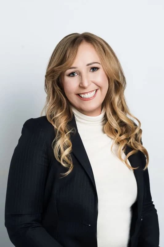 Photo of Elizabeth Laabs