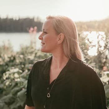 Photo of Kelly Stone
