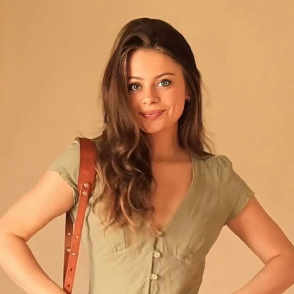 Photo of Mia Hansen