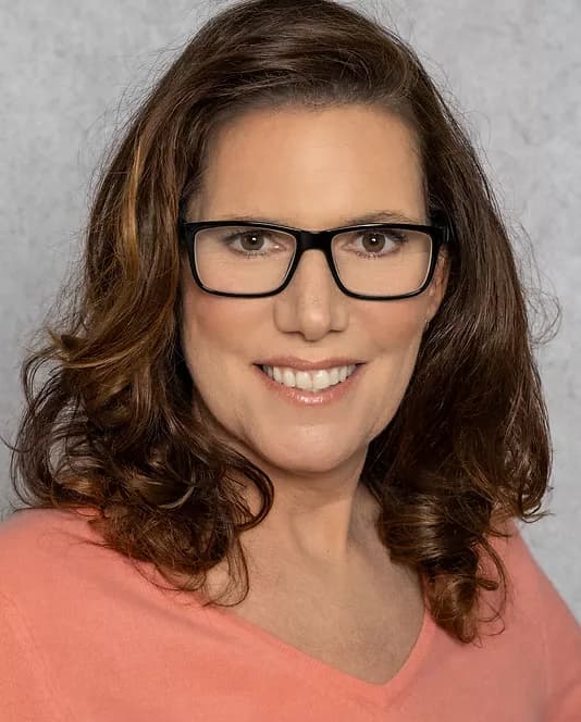 Photo of Stace Lee Lson-Hicks